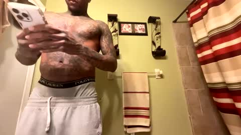 Snapshot of daddyjanimal chatting on 10.04.25 sexy tatted king bbc online show from 10.04.25