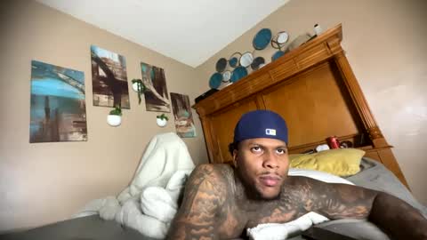 Snapshot of daddyjanimal chatting on 10.11.25 sexy tatted king bbc online show from 10.11.25