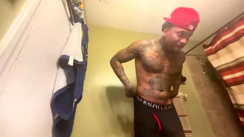 Snapshot of daddyjanimal chatting on 10.20.25 sexy tatted king bbc online show from 10.20.25