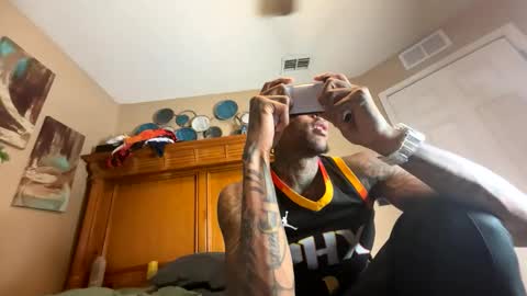 Snapshot of daddyjanimal chatting on 11.12.25 sexy tatted king bbc online show from 11.12.25