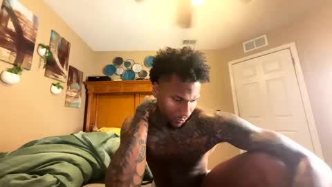 Snapshot of daddyjanimal chatting on 11.19.25 sexy tatted king bbc online show from 11.19.25