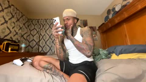 Snapshot of daddyjanimal chatting on 11.24.25 sexy tatted king bbc online show from 11.24.25