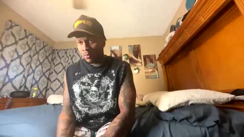 Snapshot of daddyjanimal chatting on 12.15.25 sexy tatted king bbc online show from 12.15.25