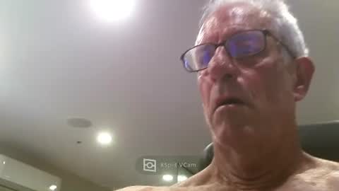 Snapshot of daddyluv2u chatting on 03.10.25 daddyluv2u online show from 03.10.25