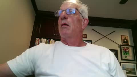 Snapshot of daddyluv2u chatting on 10.06.25 daddyluv2u online show from 10.06.25