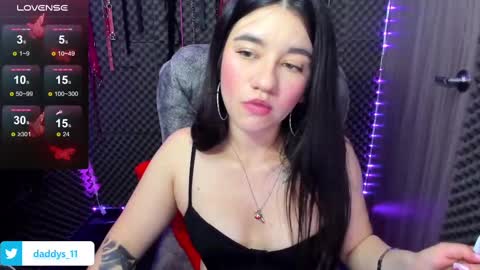 Snapshot of daddyspetite_ chatting on 01.29.25 Lili online show from 01.29.25