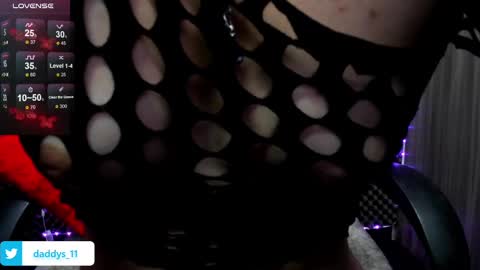 Snapshot of daddyspetite_ chatting on 03.11.25 Lili online show from 03.11.25