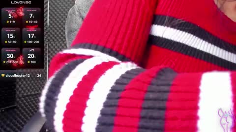 Snapshot of daddyspetite_ chatting on 11.01.25 Lili online show from 11.01.25