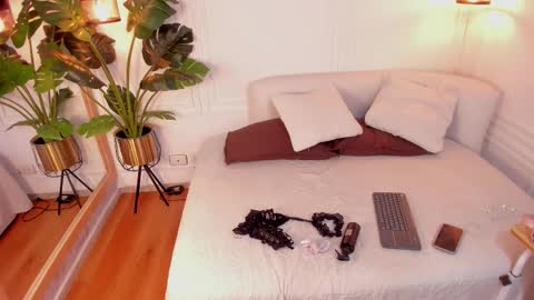 dafne_hillss online show from 12.18.25