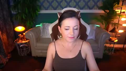 Snapshot of dafni_mon chatting on 06.12.26 Dafni Mon online show from 06.12.26