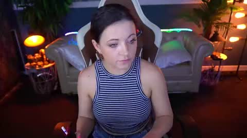 Snapshot of dafni_mon chatting on 06.19.26 Dafni Mon online show from 06.19.26