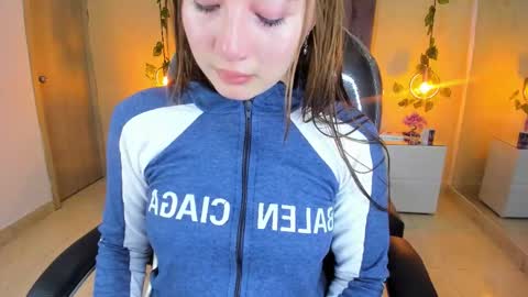 Dahlia online show from 12.21.25