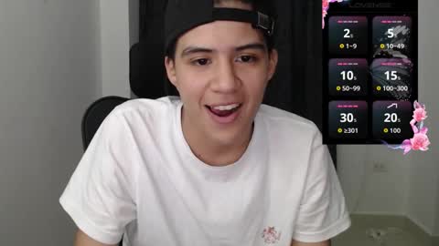 Snapshot of dahliarios chatting on 12.20.25 lorena online show from 12.20.25