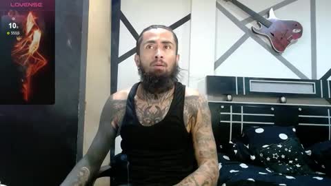 Snapshot of daimon_rock01 chatting on 11.18.25 felipe online show from 11.18.25