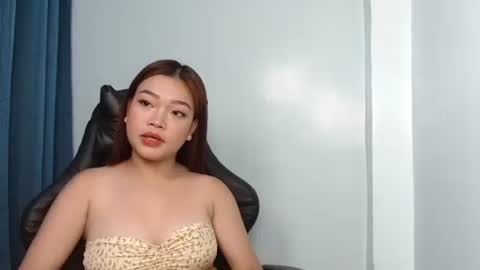 Snapshot of dainaxoxoxo chatting on 10.25.25 Diana online show from 10.25.25