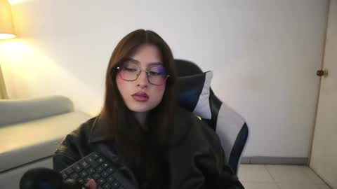 Lauren            online show from 04.22.26