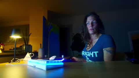 Snapshot of daisy_dove chatting on 11.18.25 Daisy online show from 11.18.25