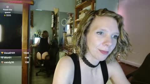 daisy_lovely online show from 10.20.25