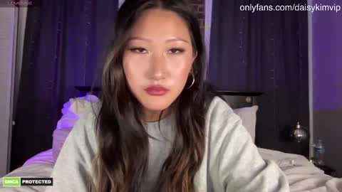 Daisy Kim online show from 03.12.25