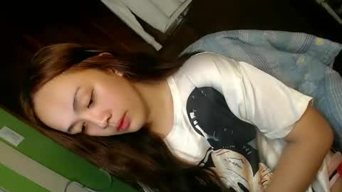 Snapshot of daisylira chatting on 12.22.25 LILY christmas wish breast implant online show from 12.22.25