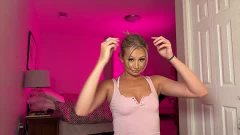 Snapshot of daisyy888 chatting on 10.31.25 daisy online show from 10.31.25