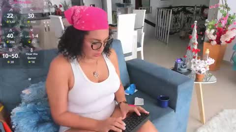 Snapshot of dakota_johnsson10 chatting on 11.23.25 Dakota Johnson online show from 11.23.25