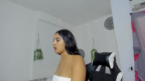 Snapshot of dakota_x18 chatting on 11.05.25 dakota_x18 online show from 11.05.25