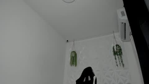 Snapshot of dakota_x18 chatting on 12.15.25 dakota_x18 online show from 12.15.25