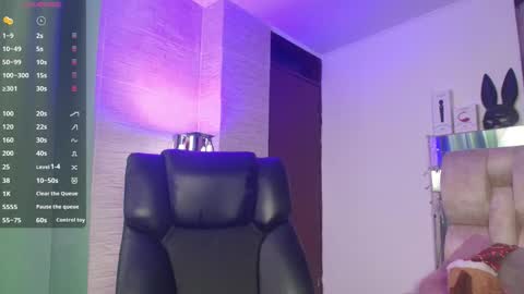 Snapshot of dakotarobbins_ chatting on 11.26.25 dakotarobbins_ online show from 11.26.25