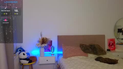 Snapshot of dakotasi chatting on 09.15.25 Dasha online show from 09.15.25