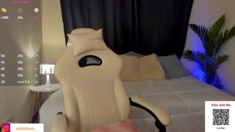 Snapshot of dakottaa__ chatting on 12.22.24 dakottaa__ online show from 12.22.24