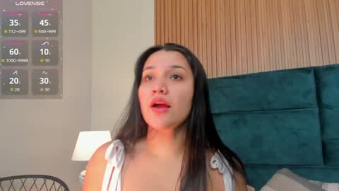 Snapshot of dalia_alissa chatting on 06.08.26 Violeta online show from 06.08.26