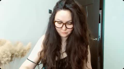 Snapshot of dalidayes chatting on 03.05.26 Dali online show from 03.05.26