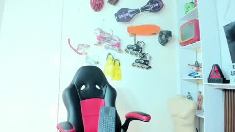 Snapshot of daliila_queen chatting on 06.23.26 dalila online show from 06.23.26