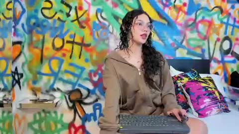 Dali Luu  online show from 07.12.26
