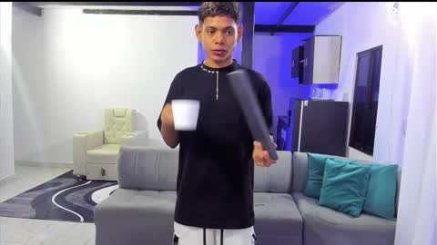 Snapshot of damar_felipe chatting on 02.14.25 damar_felipe online show from 02.14.25