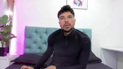 Damian Hills online show from 03.03.26