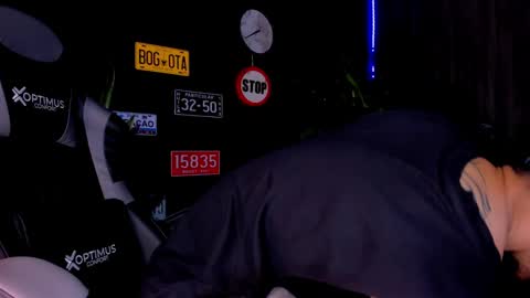 Snapshot of damiancox chatting on 03.10.25 Daamiancox online show from 03.10.25