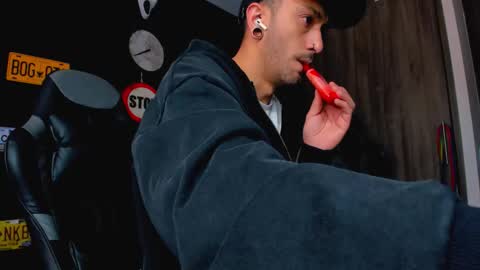 Snapshot of damiancox chatting on 09.12.25 Daamiancox online show from 09.12.25