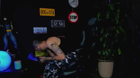 Snapshot of damiancox chatting on 10.17.25 Daamiancox online show from 10.17.25