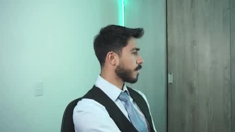 Snapshot of damon_frost chatting on 12.17.24 damon_frost online show from 12.17.24