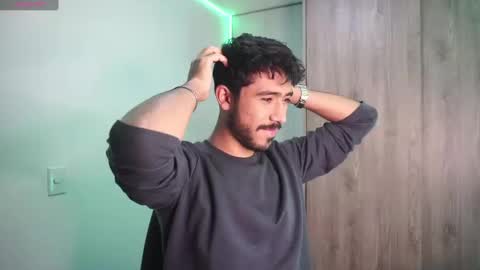 Snapshot of damon_frost chatting on 01.09.25 damon_frost online show from 01.09.25