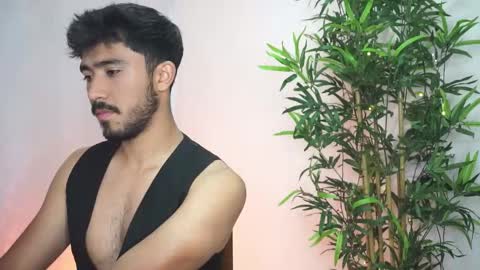 Snapshot of damon_frost chatting on 10.01.25 damon_frost online show from 10.01.25