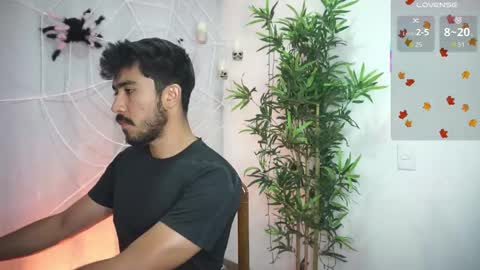 Snapshot of damon_frost chatting on 10.13.25 damon_frost online show from 10.13.25