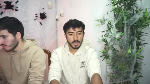 Snapshot of damon_frost chatting on 10.17.25 damon_frost online show from 10.17.25