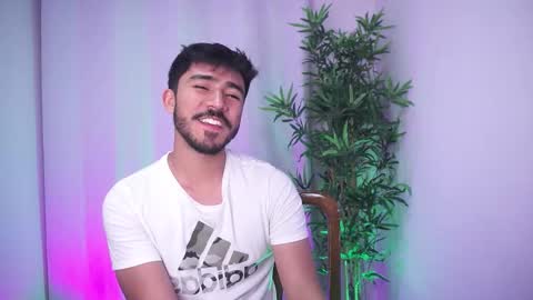 Snapshot of damon_frost chatting on 11.10.25 damon_frost online show from 11.10.25