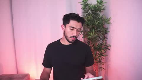 Snapshot of damon_frost chatting on 11.18.25 damon_frost online show from 11.18.25