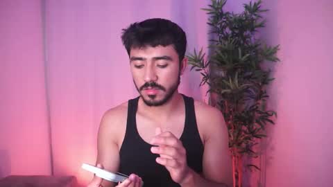 Snapshot of damon_frost chatting on 11.18.25 damon_frost online show from 11.18.25