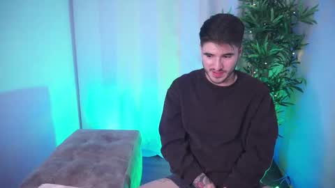 Snapshot of damon_frost chatting on 11.25.25 damon_frost online show from 11.25.25