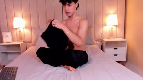 Snapshot of damon_nort chatting on 12.18.24 DEMON NORTH online show from 12.18.24